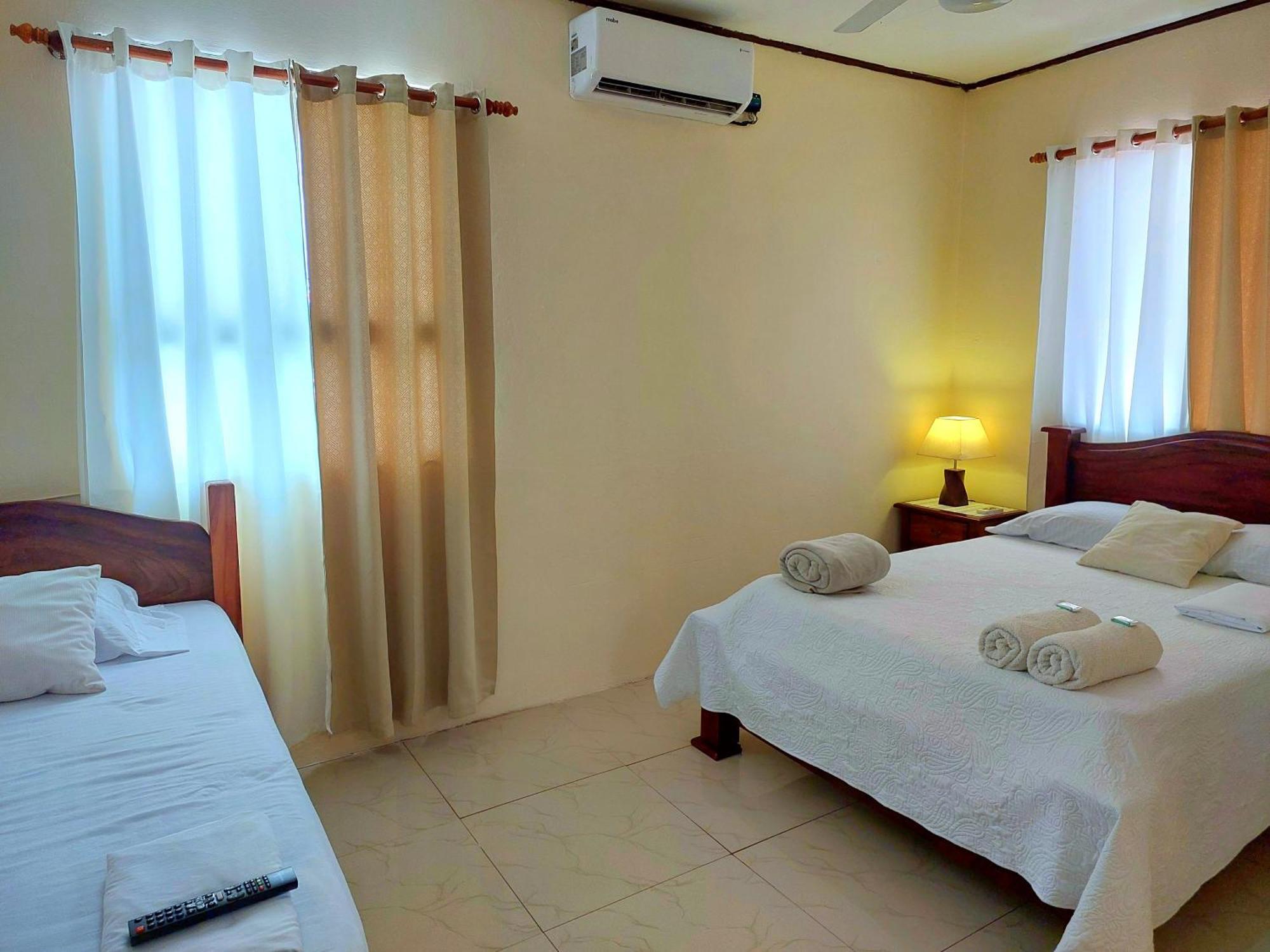 Casa Equipada En El Centro De Puntarenas Villa Eksteriør billede