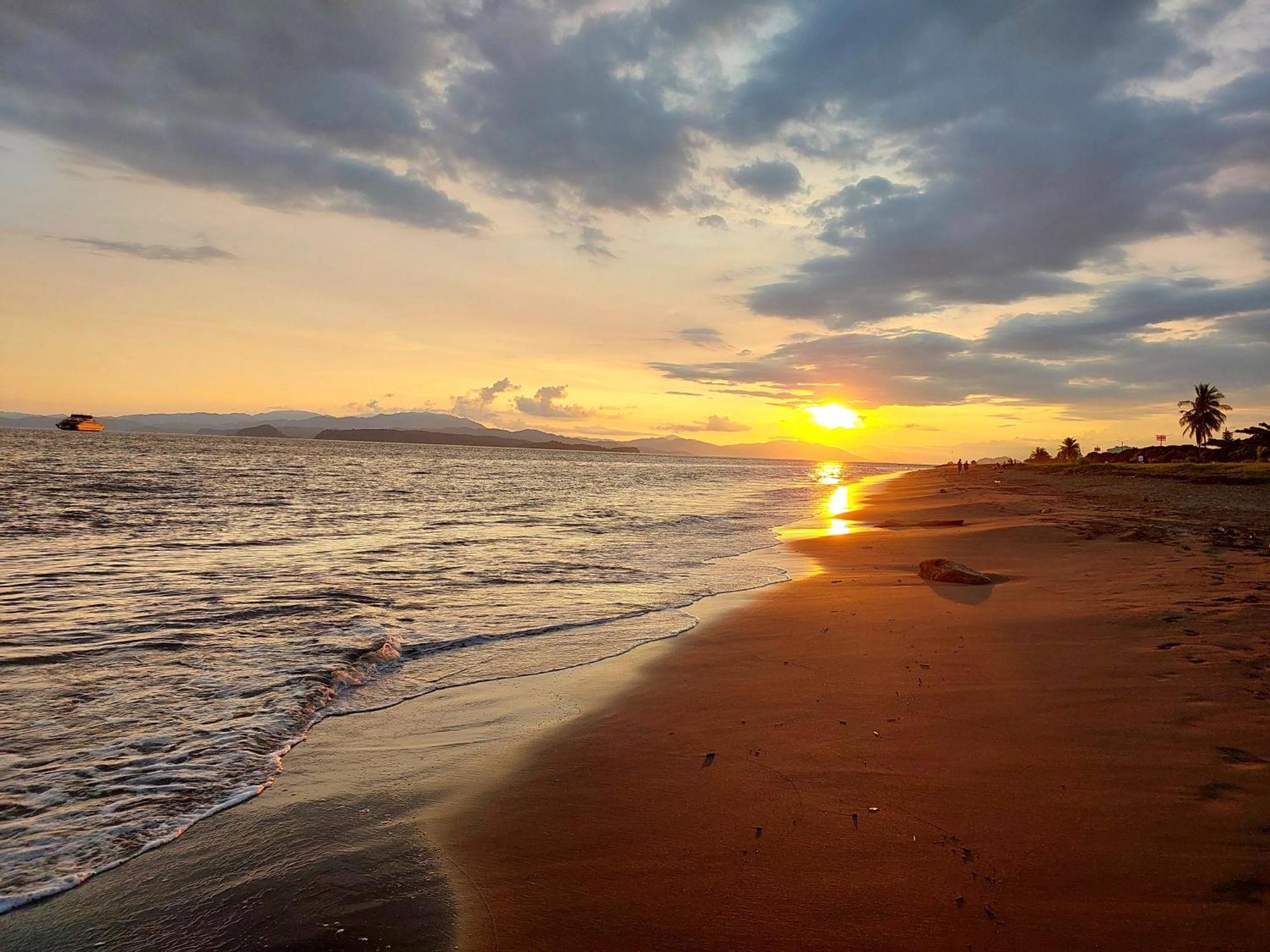 Casa Equipada En El Centro De Puntarenas Villa Eksteriør billede